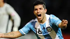 Striker Timnas Argentina Sergio Aguero menyumbang dua gol saat melibas Kosta Rika 3-0 pada laga Grup A Copa America di Cordoba, 11 Juli 2011. AFP PHOTO/RODRIGO BUENDIA