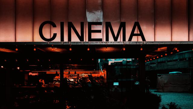 Ilustrasi mimpi, menonton bioskop