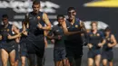 Pemain AS Roma saat mengikuti sesi latihan di MSV Arena, Kamis (6/8/2020). AS Roma akan menghadapi lawan berat Sevilla pada laga 16 besar Liga Europa 2019/2020. (AFP/Friedemann Vogel/pool)