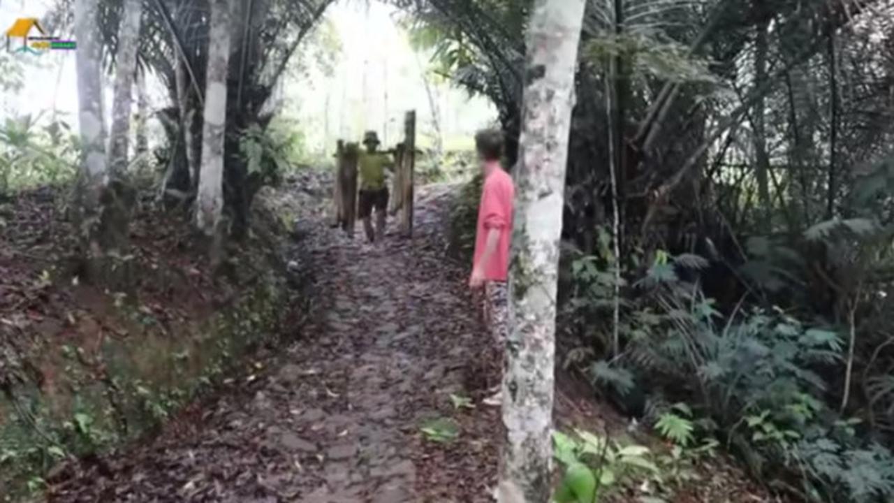 Pemerintah setempat diungkap warga tersebut bakal memasang listrik pada tahun 2024. Lantaran janji tersebut, kini warga setempat hanya bisa pasrah menunggu. <br>