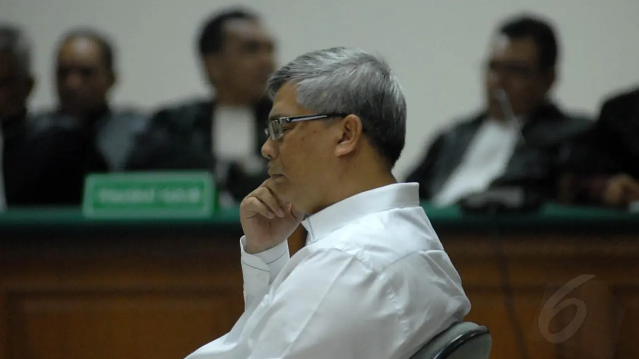 Wajah Melas Akil Mochtar Hadapi Sidang Vonis