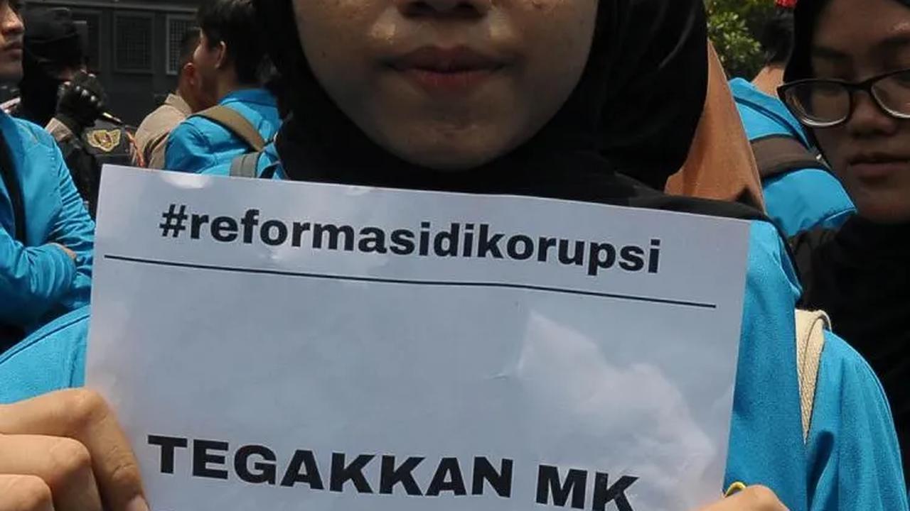 Penolakan uji materi UU Pemilu terkait syarat usia Capres-Cawapres itu termaktub dalam Pasal 169 huruf q UU Nomor 7 Tahun 2007 tentang Pemilu yang akan datang.