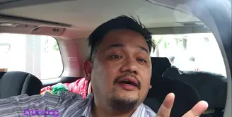 Kamis (10/12/2015), telah digelar sidang gugatan perdata antara farhat Abbas dan Ahmad Dhani. Ternyata, pihak Dhani menghadirkan mantan istri Farhat, Regina Andriane Saputri sebagai saksi di persidangan itu.