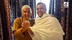 Beredar foto-foto mantan Ketua MPR RI, Amien Rais sedang bersama tersangka pornografi Rizieq Shihab di Mekah, Arab Saudi. Kerabat Amien Rais, yang juga politikus PAN, Drajad Wibowo membenarkan pertemuan keduanya. Mereka bertemu di sebuah hotel dekat ...