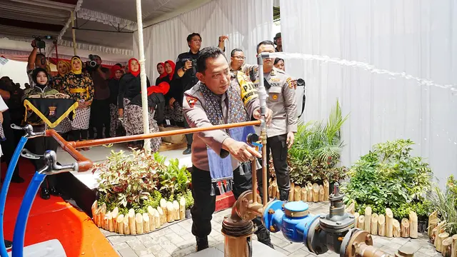 Kapolri Jenderal Listyo Sigit Prabowo meresmikan pembangunan sumur bor Polri Presisi di wilayah Gunungkidul, Daerah Istimewa Yogyakarta (DIY).