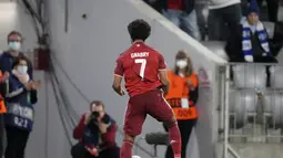 Gelandang Bayern Munchen, Serge Gnabry berselebrasi usai mencetak gol ke gawang Dynamo Kiev pada pertandingan grup E Liga Champions di Allianz Arena, Munich, Jerman, Kamis (30/9/2021). Dengan kemenangan ini Bayern berada di puncak klasemen dengan enam poin. (AP Photo/Matthias Schrader)