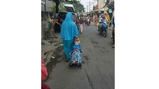 6 Kelakuan Lucu Orang Tua Pada Anak Ini Bikin Ketawa