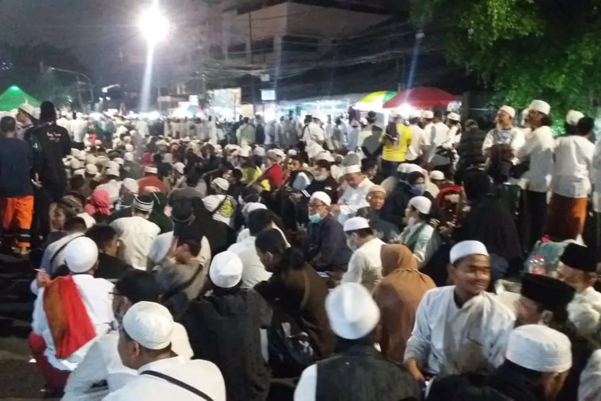 Jemaah Maulid Nabi di markas fpi