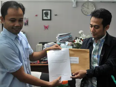 LSM ICW dan Perludem melaporkan Wakil Ketua DPR RI Fadli Zon dan anggota DPR RI Rachel Maryam ke MKD DPR, Jakarta, Kamis (30/6). Aduan mereka terkait Fadli dan Rachel yang meminta fasilitas untuk keluarganya ke luar negeri.(Liputan6.com/Johan Tallo)