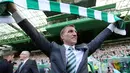 Mantan pelatih Liverpool, Brendan Rodgers saat memperkenalkan diri menjadi pelatih Celtic FC yang baru di stadion Celtic Park, Skotlandia, (23/5). Rodgers menyepakati kontrak 12 bulan dengan kampiun Skotlandia tersebut. (Reuters / Russell)