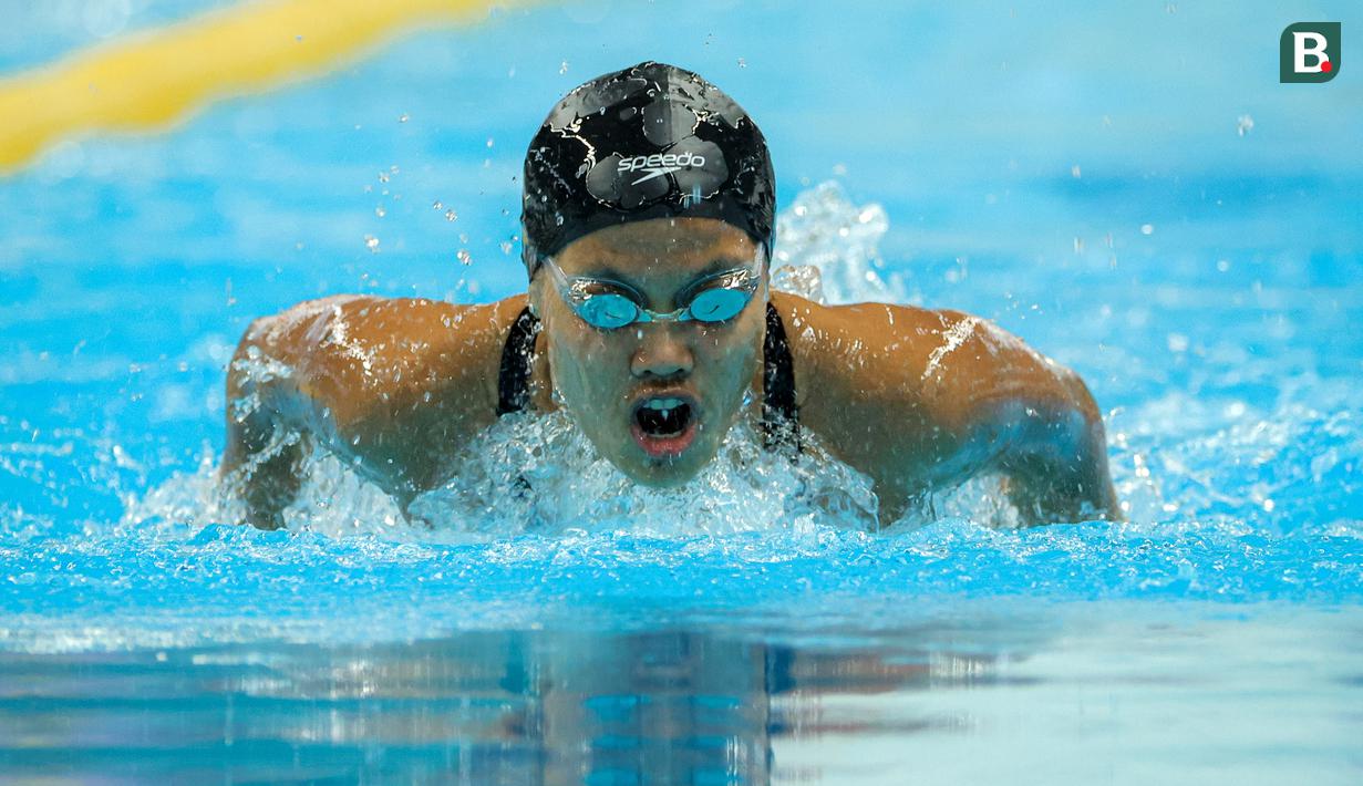 Perenang DKI Jakarta, Adelia Chantika beraksi dalam nomor 200 meter gaya ganti putri dalam Kejuaraan Nasional Akuatik Indonesia 2026 di Stadion Akuatik Gelora Bung Karno, Senayan, Jakarta, Jumat (01/05/2026). (Bola.com/Bagaskara Lazuardi)