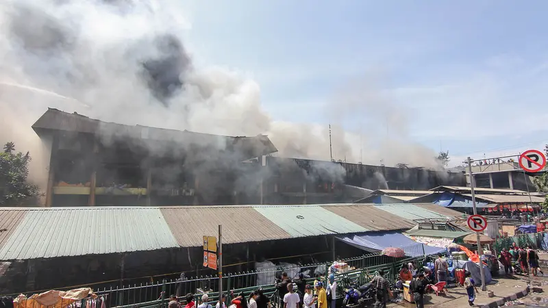  Detik-detik Padamnya Kebakaran Pasar Senen 