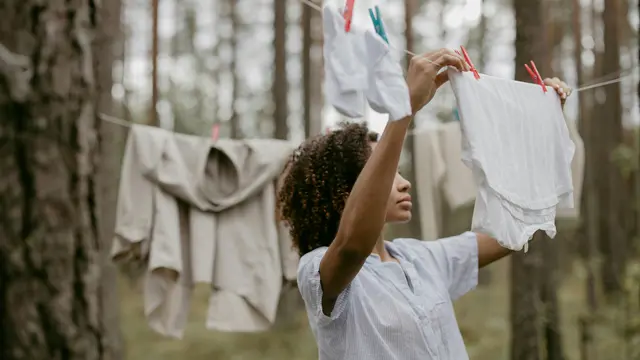 2. Bersihkan Secara Rutin dengan Lembut