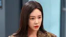 Hwang Jung Eum akan memainkan peran Geum Ra Hee yang karismatik, seorang kepala perusahaan produksi drama yang kompeten dan berani. Geum Ra Hee menghargai uang dan kesuksesan sebagai hal terpenting dalam hidup dan akan melakukan apa pun untuk mendapatkan apa yang diinginkannya. (Foto: SBS via Soompi)