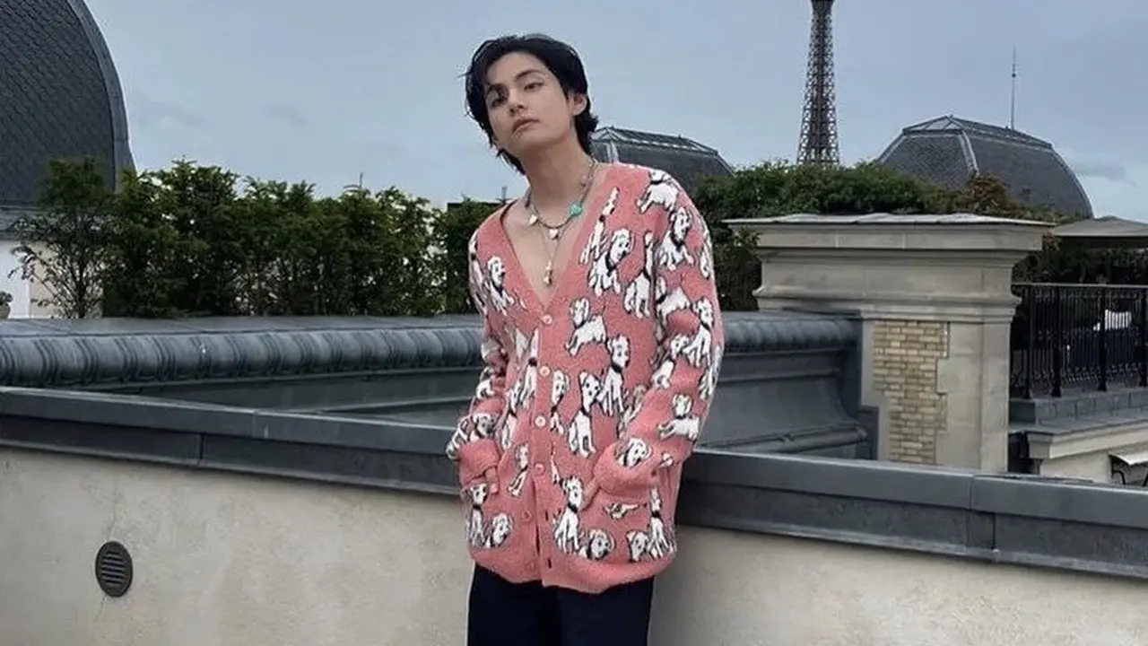 Tampilan Kim Taehyung aka V BTS Selama di Paris,credit: Instagram @thv