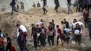Proses distribusi bantuan yang tidak berjalan semestinya telah menjadi sorotan dan kekhawatiran dunia internasional. (Eyad BABA/AFP)