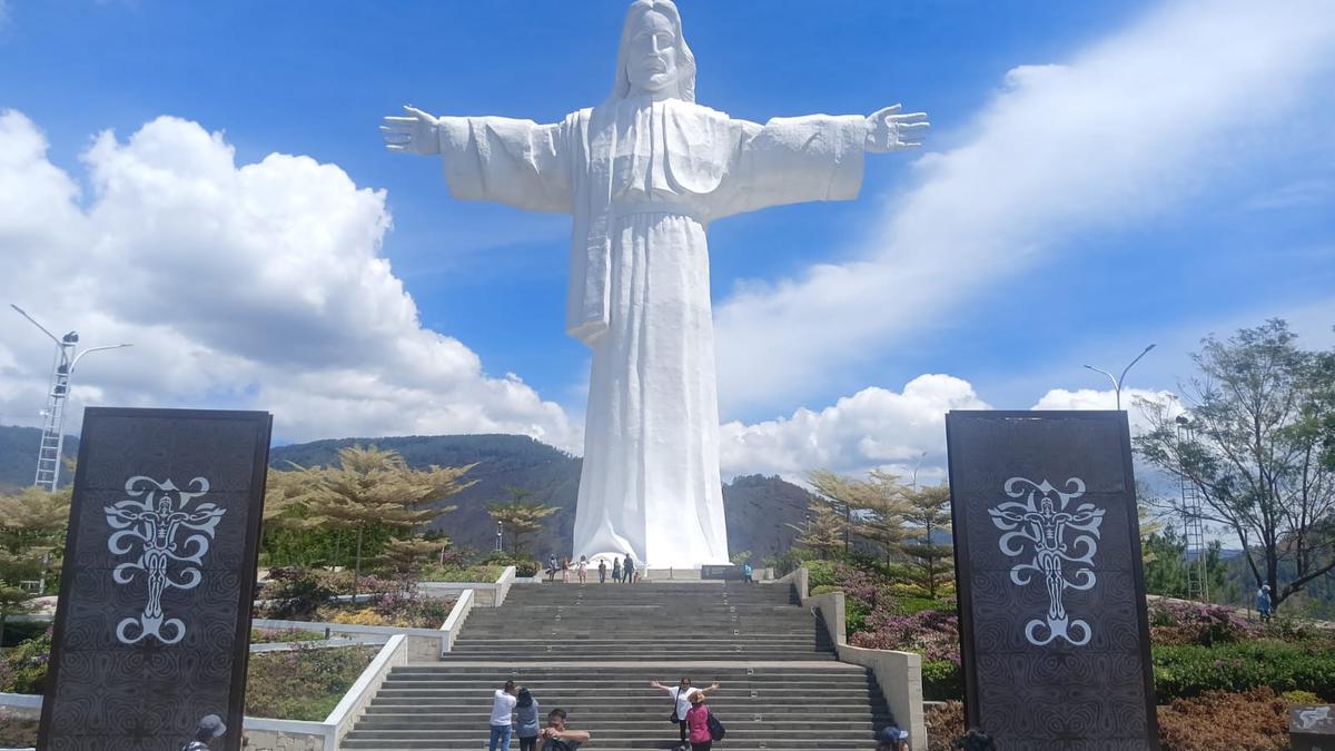 Wisata Pulau Samosir Punya Patung Yesus Tertinggi di Dunia, Tak Hanya Danau Toba