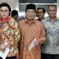 Ketua BPK Harry Azhar Azis didampingi Pimpinan KPK usai menggelar pertemuan di kantor BPK, Jakarta, Senin (20/6). Pertemuan itu membahas dugaan penyelewengan dalam pembelian lahan RS Sumber Waras yang dilakukan Pemprov DKI. (Liputan6.com/Johan Tallo)