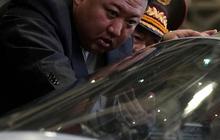 FOTO: Ekspresi Kim Jong-un Terkagum-kagum saat Kunjungi Pabrik Jet Tempur Rusia