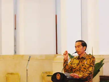 Presiden Jokowi memberikan sambutan saat financial closing PINA Proyek Waskita Toll Road, di Istana Negara, Jakarta, Jumat (17/2). Jokowi mengatakan dukungannya terhadap terobosan-terobosan seperti yang dilakukan Waskita ini. (Liputan6.com/Angga Yuniar)