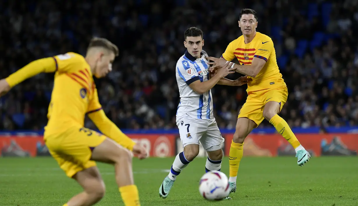 Barcelona masih tertinggal 4 poin dari Girona yang secara mengejutkan kembali ke puncak klasemen usai kalahkan Osasuna 4-2. (AP Photo/Alvaro Barrientos)