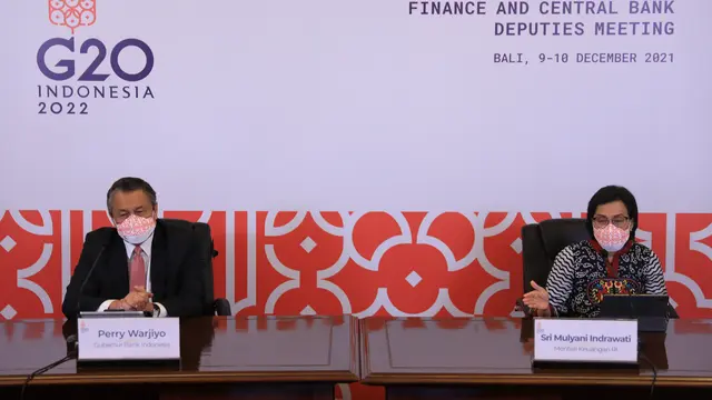 Menteri Keuangan Sri Mulyani bersama dengan Gubernur Bank Indonesia Perry Warjiyo dalam Forum G20 di Bali