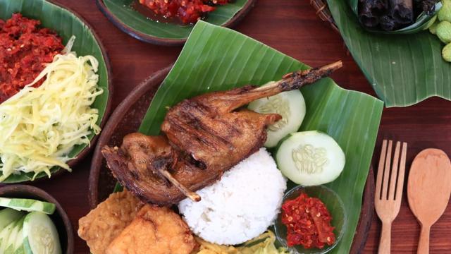 Bebek Goreng Sambal Mangga Muda, Menu Menggoda yang Tercipta Tak Sengaja