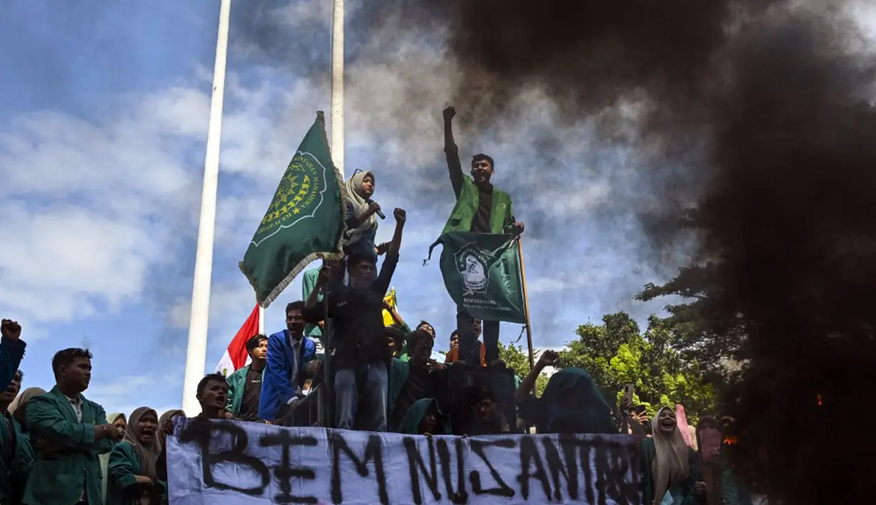 Menurut mahasiswa, Indonesia saat ini masih susah sehingga tidak pantas untuk menampung warga asing. (CHAIDEER MAHYUDDIN/AFP)
