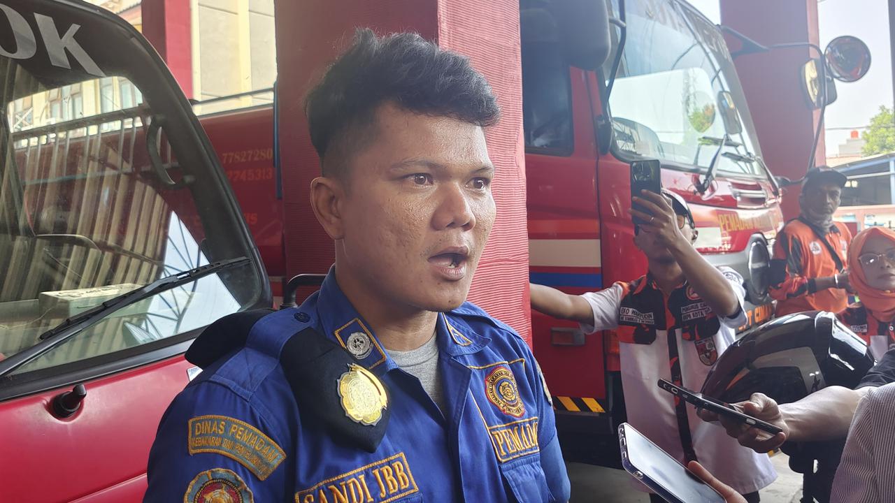 Sempat Dipecat Usai Ungkap Dugaan Korupsi, Sandi Kini Kembali Jadi Petugas Damkar Depok
