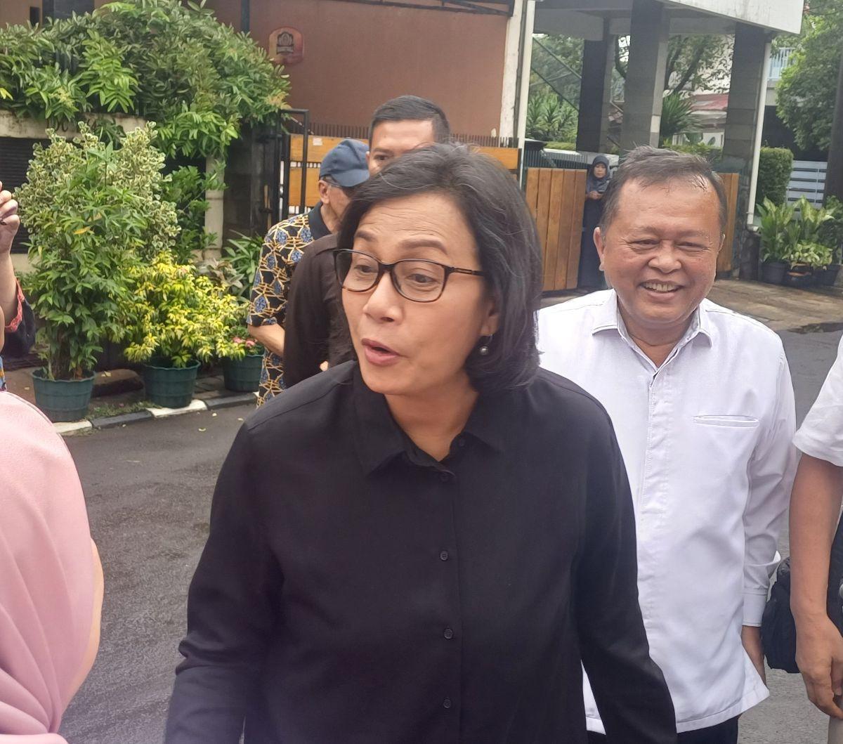 "Terima kasih semuanya," kata Sri Mulyani usai mencoblos di TPS 73 Bintaro Sektor 3A, Kelurahan Pondok Karya, Kecamatan Pondok Aren, Kota Tangerang Selatan, Rabu (14/2).