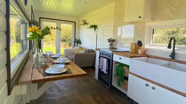 Rumah dari truk trailer