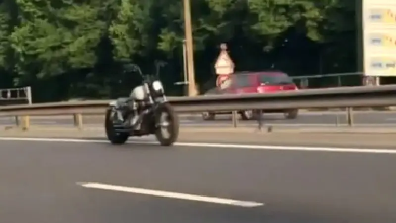 'Motor hantu' melaju di jalan tol Perancis (Foto: Theydneymorningherald)