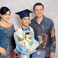 Titi Kamal di Wisuda Putranya yang Lulus SD. [@titi_kamall]
