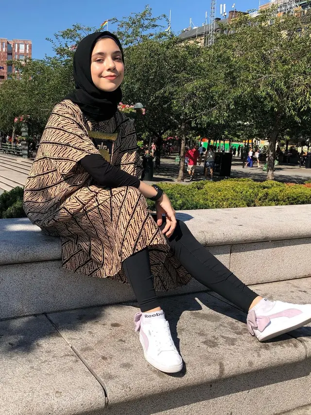 6 Gaya Hijab Isabel Tramp Anak Ayu Azhari yang Tak Kalah Cantik dan Stylish dari Sang Mama