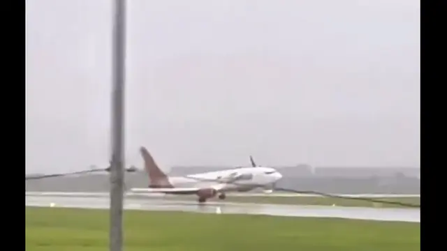 Viral Pesawat Batik Air Mendarat Miring di Bandara Soetta, Ini Penjelasan Maskapai