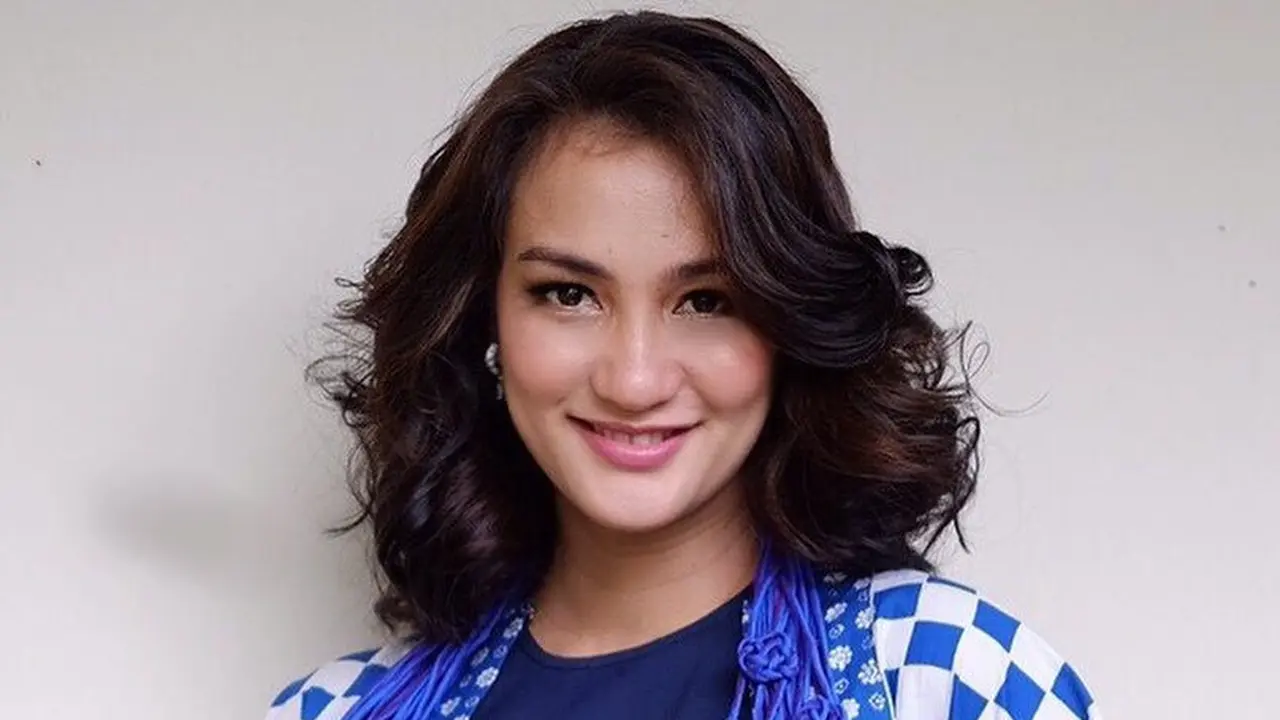 Atiqah Hasiholan
