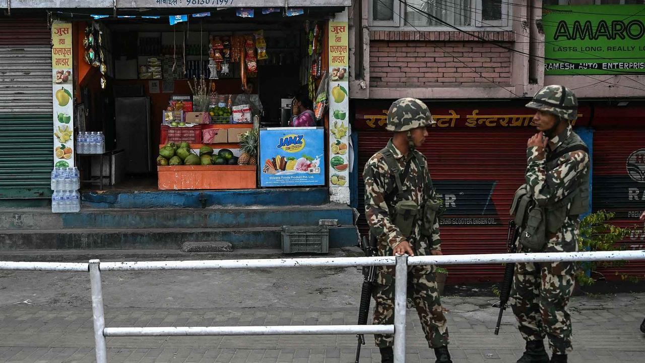 FOTO; Paska Kerusuhan Masif, Militer Nepal Berlakukan Jam Malam Nasional