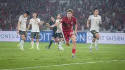 Ekspresi striker Timnas Indonesia, Ole Romeny, setelah menjebol gawang Timnas China pada pertandingan Kualifikasi Piala Dunia 2026 di Stadion Utama Gelora Bung Karno, Jakarta, Kamis (5/6/2025). (Bola.com/Bagaskara Lazuardi)