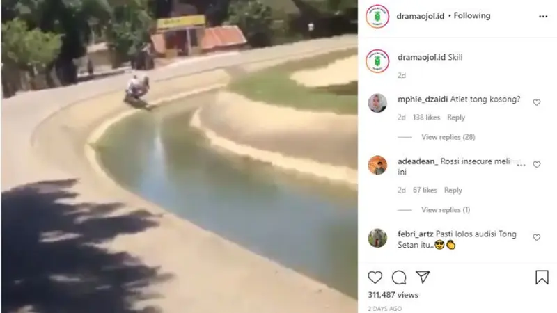 Pemotor beratraksi seperti di tong setan (instagram @dramaojol.id)