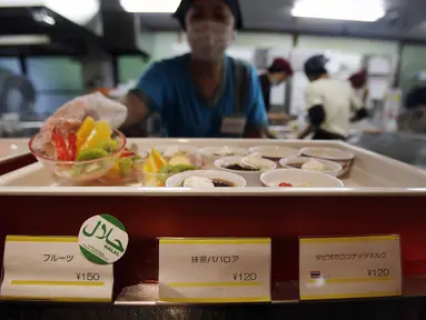 Pemerintah Jepang mulai mendorong pebisnis dan investor untuk menyediakan restoran dengan makanan yang bersertifikasi halal, foto diambil pada 13 Mei 2014 lalu. (REUTERS/Yuya Shino)