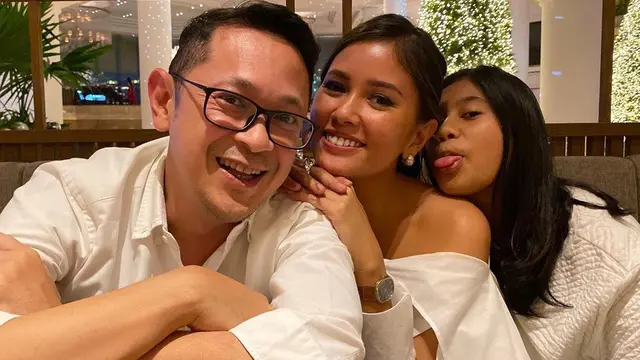 Dikaruniai Anak Kedua, Ini 6 Momen Manis Titi Rajo Bintang dan Keluarga Kecilnya