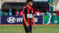 Reno Salampessy, Gelandang Masa Depan Persipura yang Mulai Menapaki Jejak Ayahnya di Timnas Indonesia
