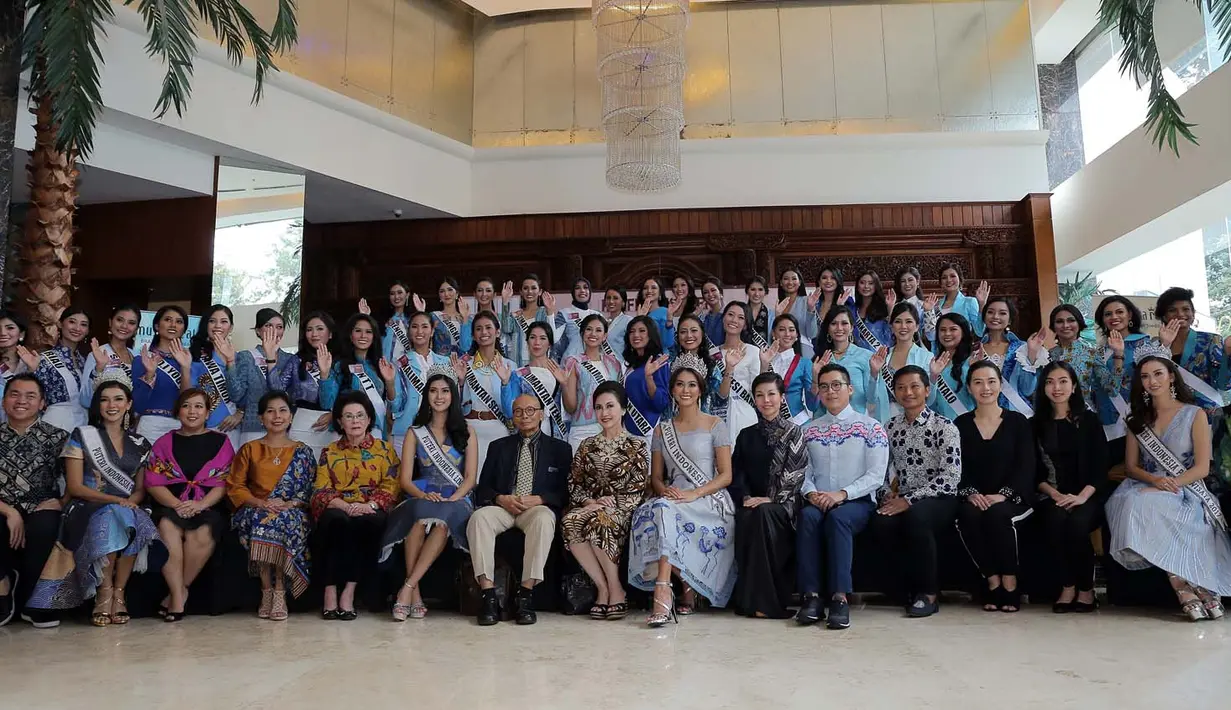 39 kontestan dari 34 provinsi siap bersaing meraih Mahkota Puteri Indonesia 2018 yang akan disematkan oleh Puteri Indonesia 2017, Bunga Jelitha Ibrani. (Deki Prayoga/Bintang.com)
