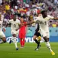 Pemain Ghana Mohammed Salisu melakukan selebrasi usai mencetak gol ke gawang Korea Selatan pada pertandingan sepak bola Grup H Piala Dunia 2022 di Stadion Education City, Al Rayyan, Qatar, 28 November 2022. Ghana mengalahkan Korea Selatan dengan skor 3-2. (AP Photo/Lee Jin-man)