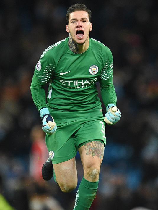 3. Ederson Moraes - Dibeli Manchester City dari Benfica dengan harga 35 juta poundsterling. (AFP/Oli Scarff)