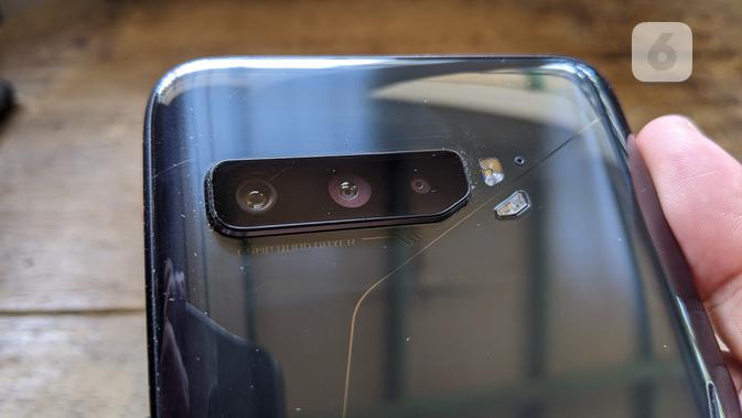 Tiga kamera belakangan di ROG Phone 3. (/ Yuslianson)