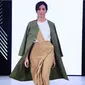 Tampil fashionable dan minimalis menjadi tuntutan wanita modern. Lini mode ATS The Label pun menjawab kebutuhan ini di Fashion Nation 2017. Sumber: Instagram/SenayanCity
