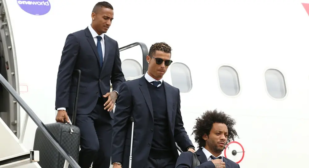 Para pemain Real Madrid saat tiba di bandara Cardiff, Jumat (2/6/2017). (Daily Mail). 
