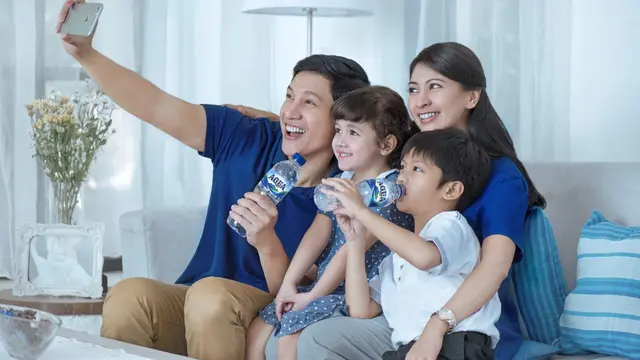 Obati Rindu Keluarga dari Jauh dengan Video Call