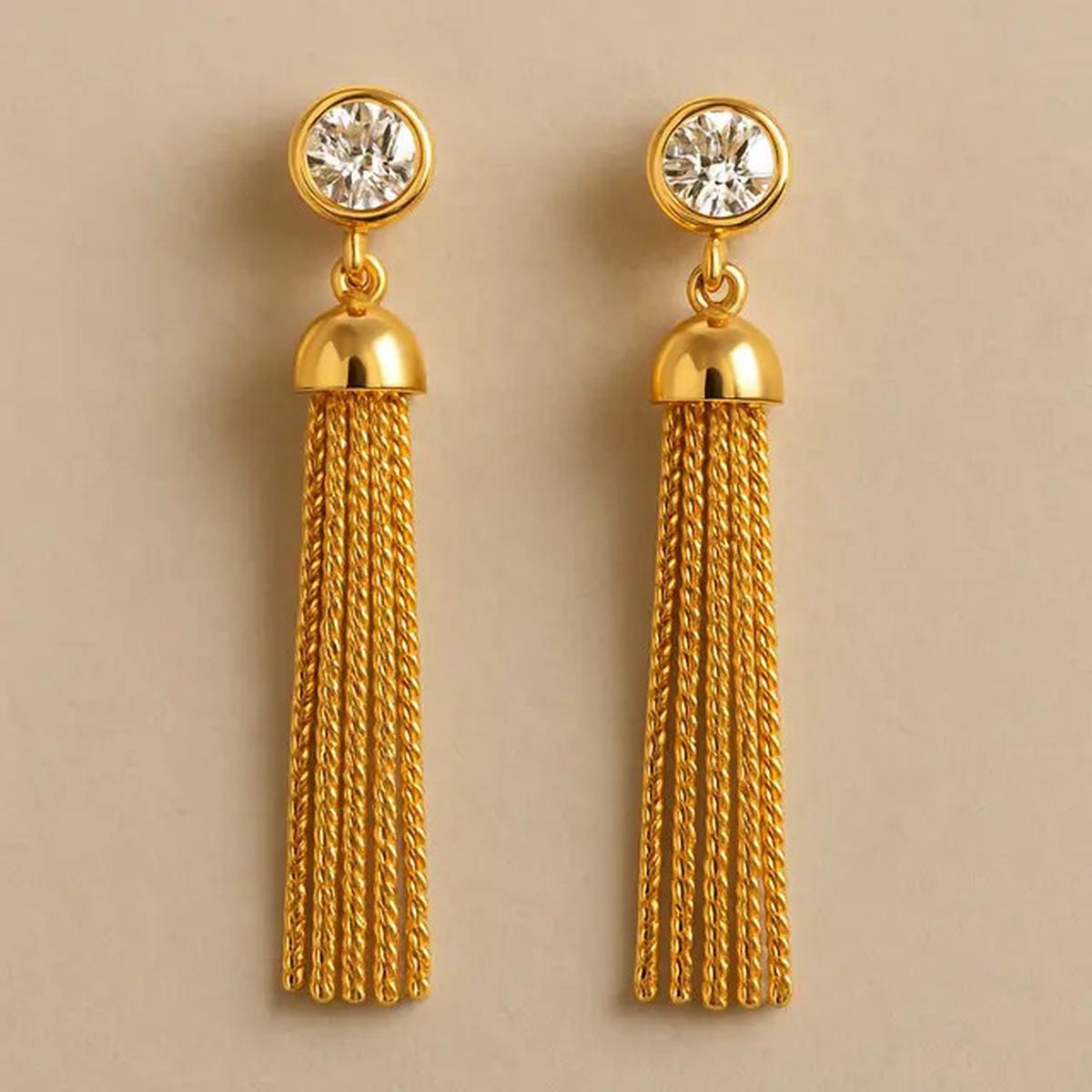 7 Model Anting Emas yang Cocok untuk Wajah Bulat, Menawan dan Elegan